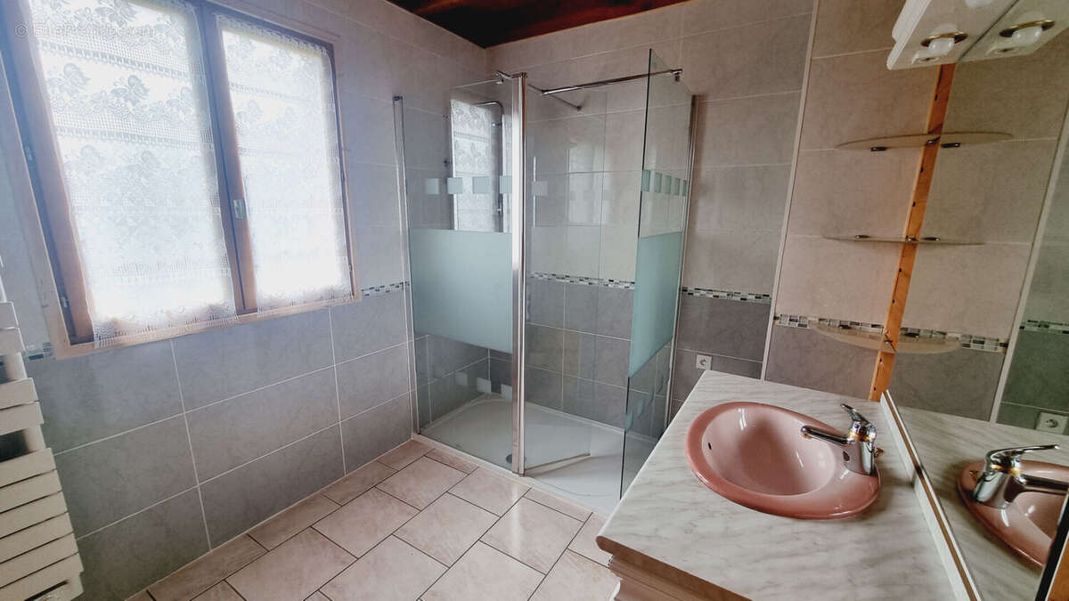 Maison à SAINT-GENES-CHAMPESPE