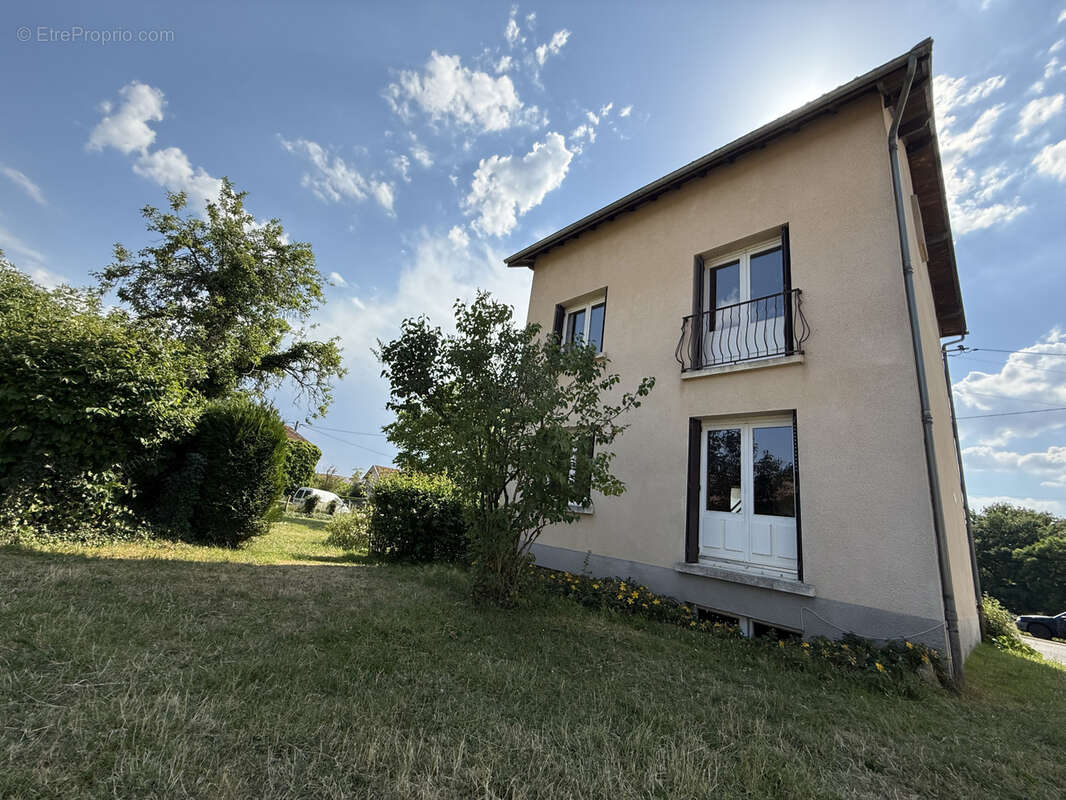 Maison à CELLES-SUR-DUROLLE