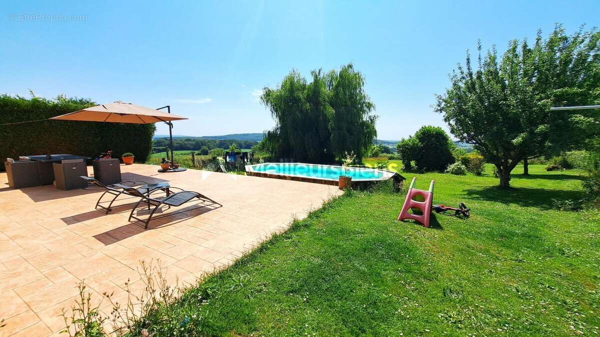 Maison à MONTJAVOULT