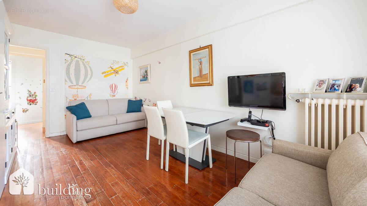 Appartement à PARIS-16E