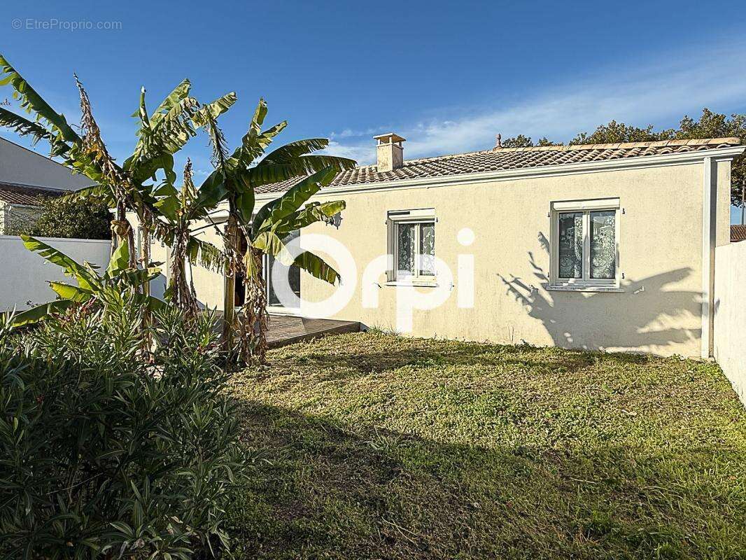 Maison de plain-pied à FOURAS - photo 2