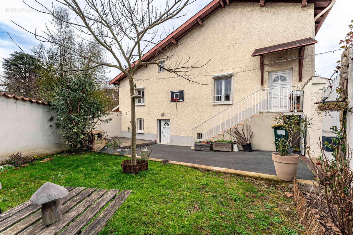 Maison à NEUVILLE-SUR-SAONE