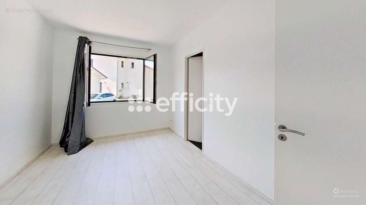 Maison 200 m² à Viry  - photo 6