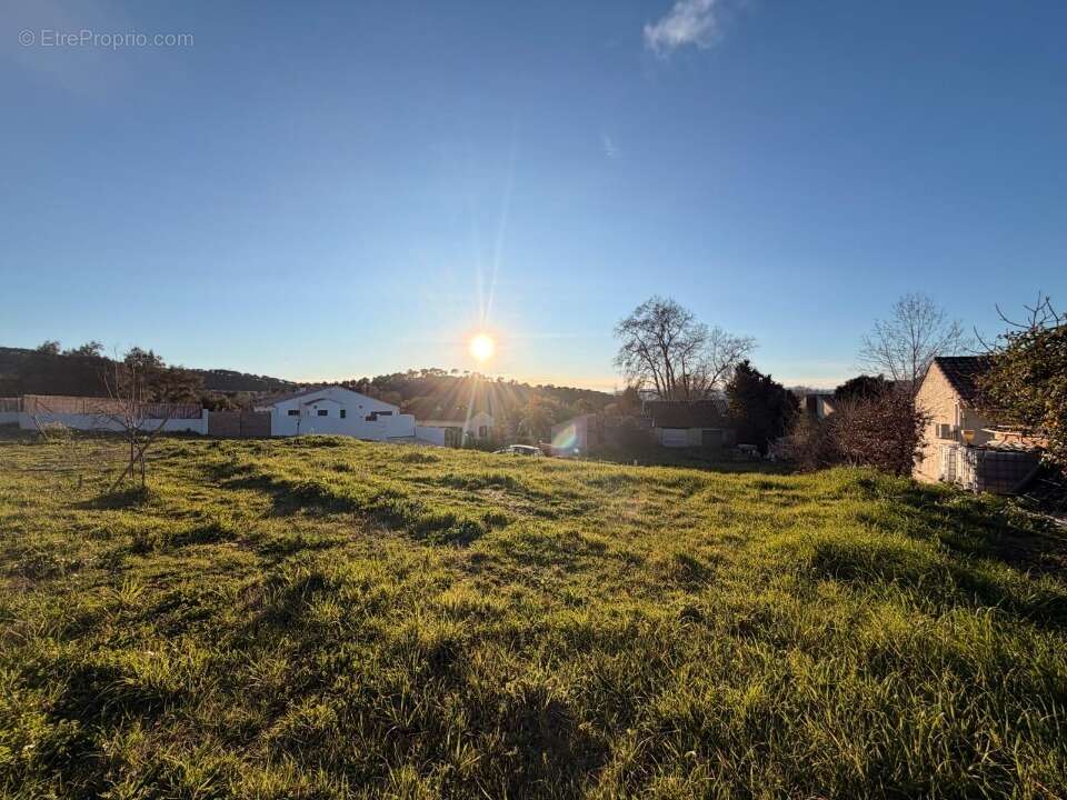 Terrain 350 m² à Pierrefeu-Du-Var  - photo 2