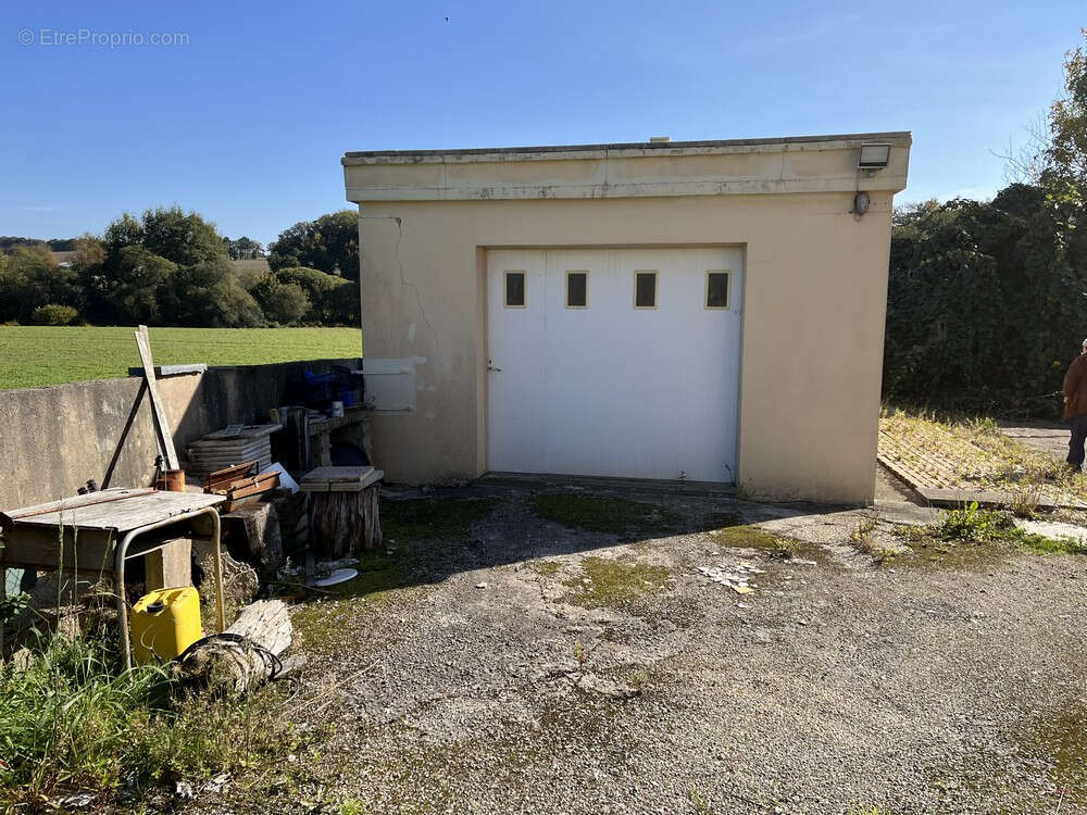 Maison à SAINT-NICOLAS-DU-PELEM
