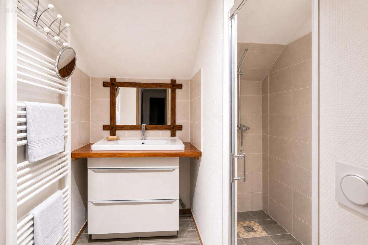 Ancien corps de ferme divisé en 3 logements indépendants ! - photo 8