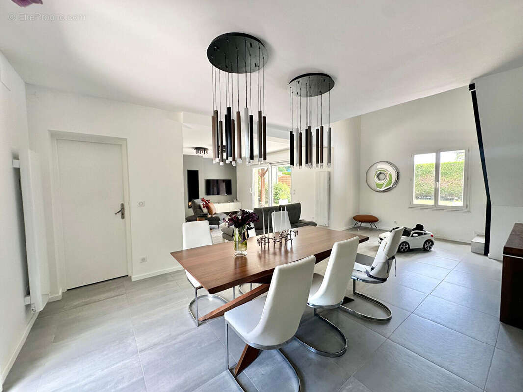 Maison à MAGNY-LE-HONGRE