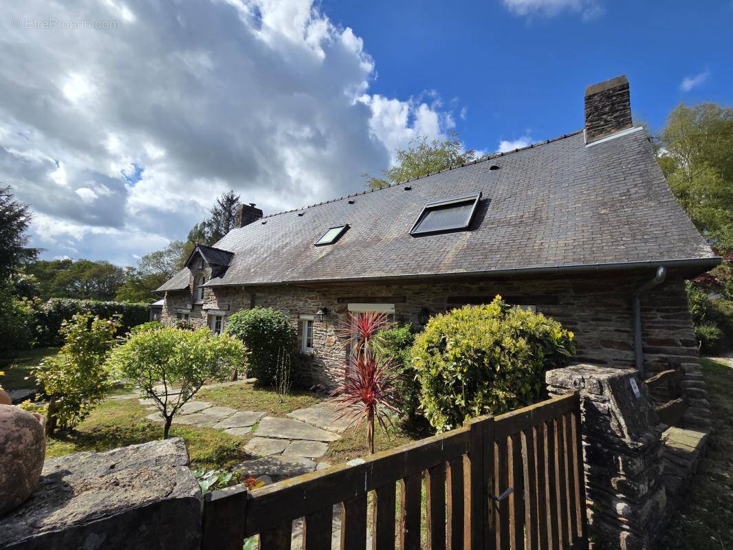 Maison à MUR-DE-BRETAGNE