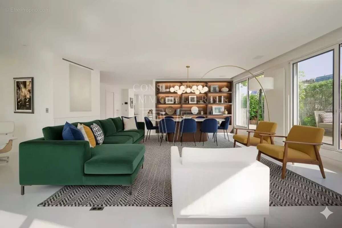 Appartement à PARIS-16E