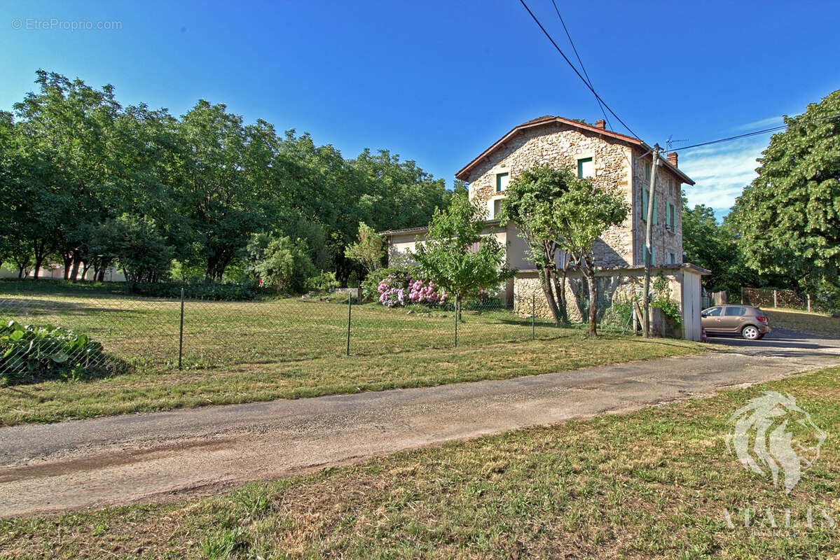 Maison en pierres avec dépendances - photo 8