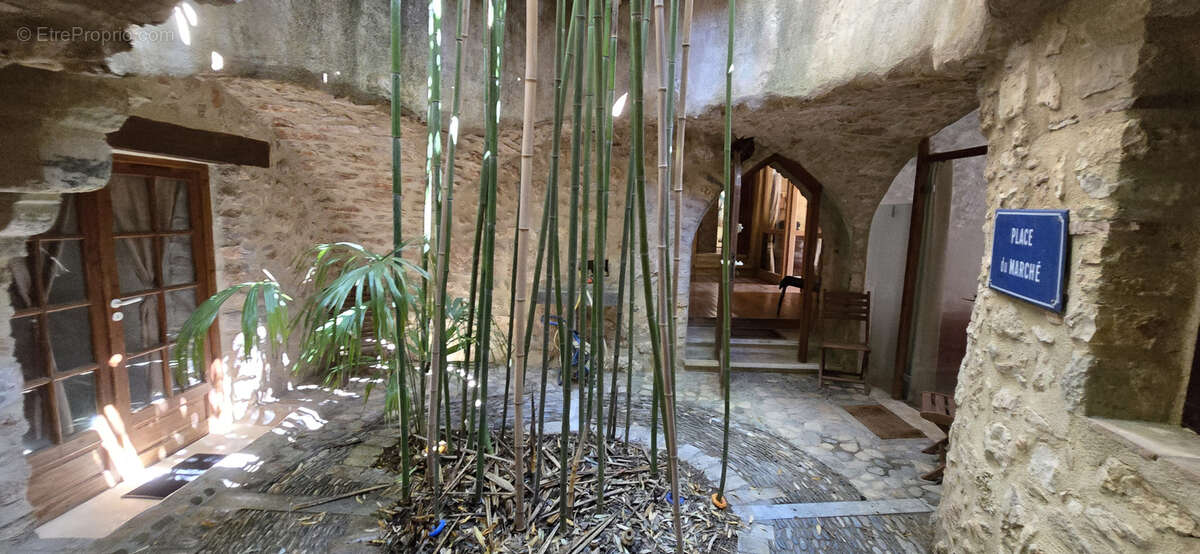 Maison à MONTPEYROUX