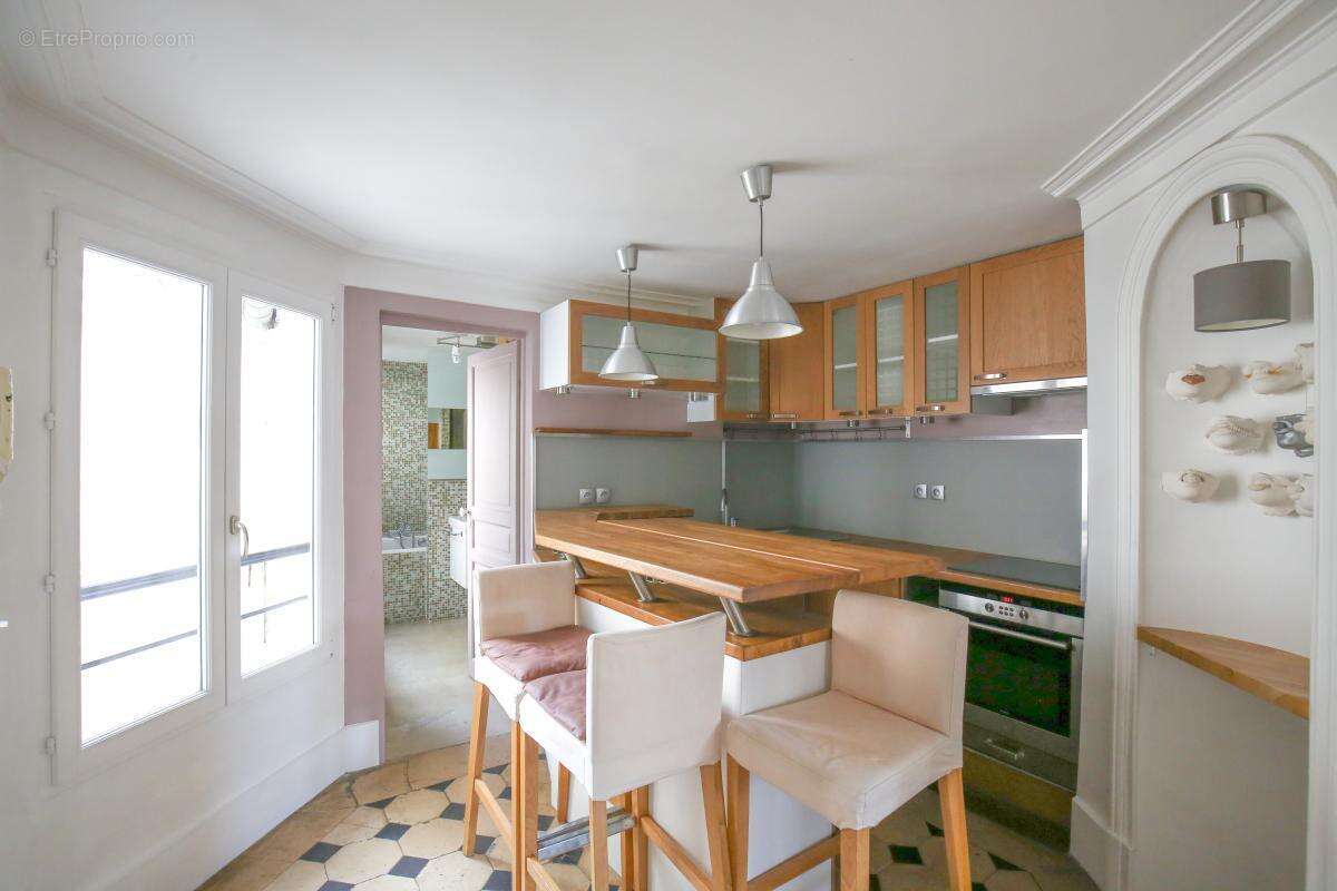 Appartement à PARIS-1E