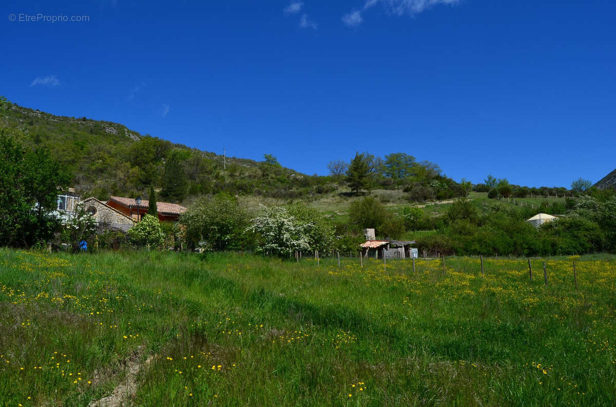 Terrain de 1058m2 à la Roche-sur-Buis - photo 2