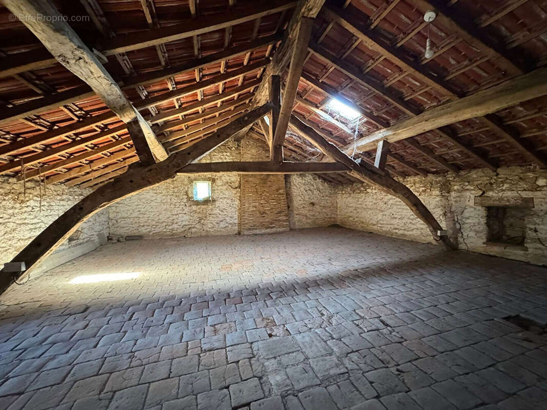 Maison à CHATEAUPONSAC