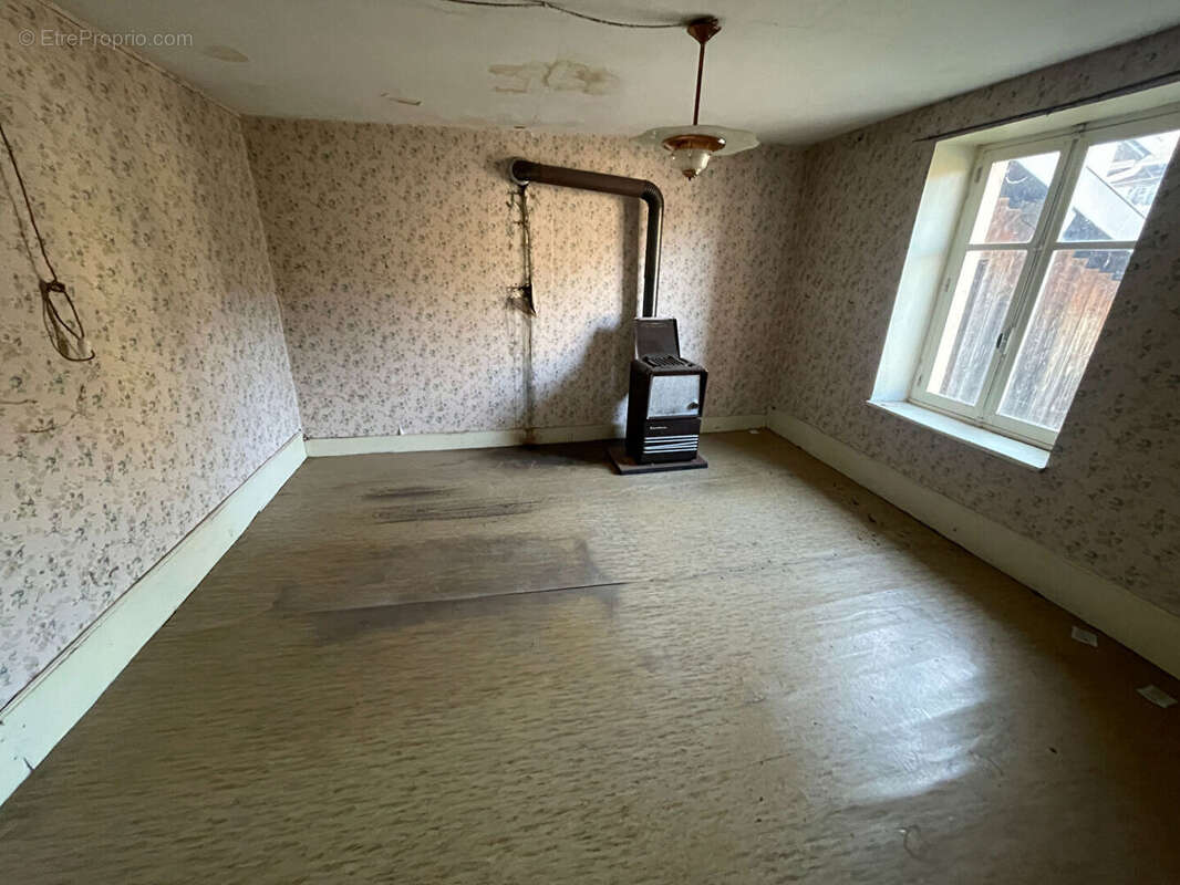 Maison à AZERAILLES