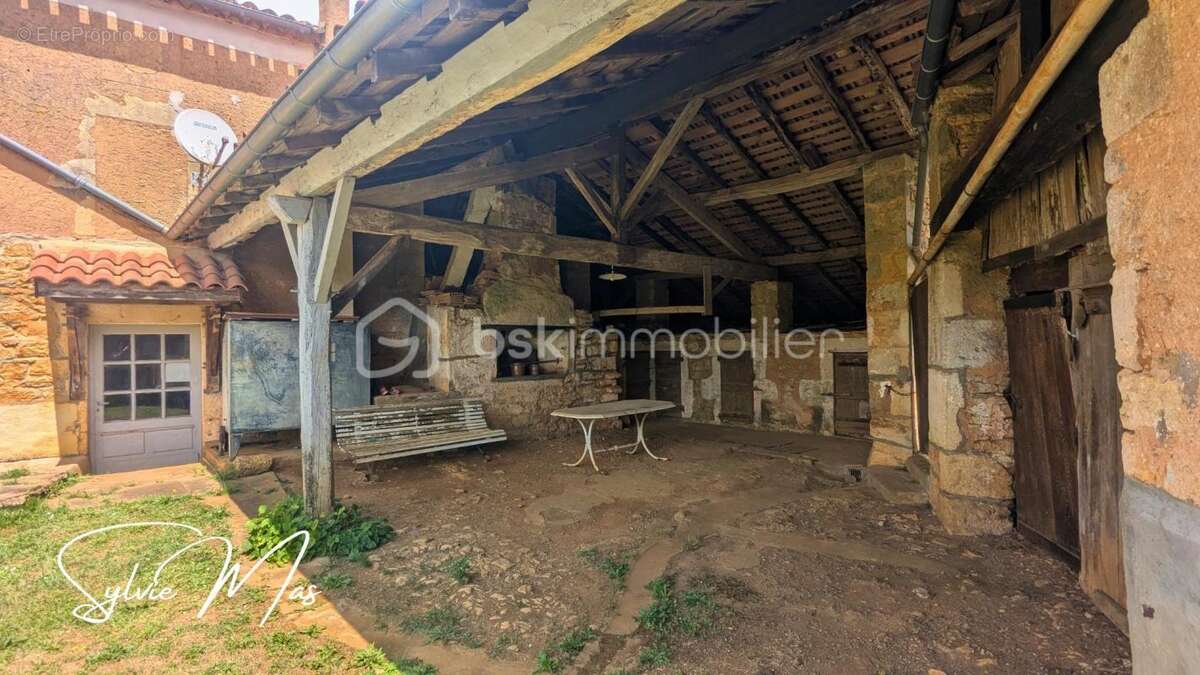Ensemble de caractère avec grange et ancien four à pain - photo 4