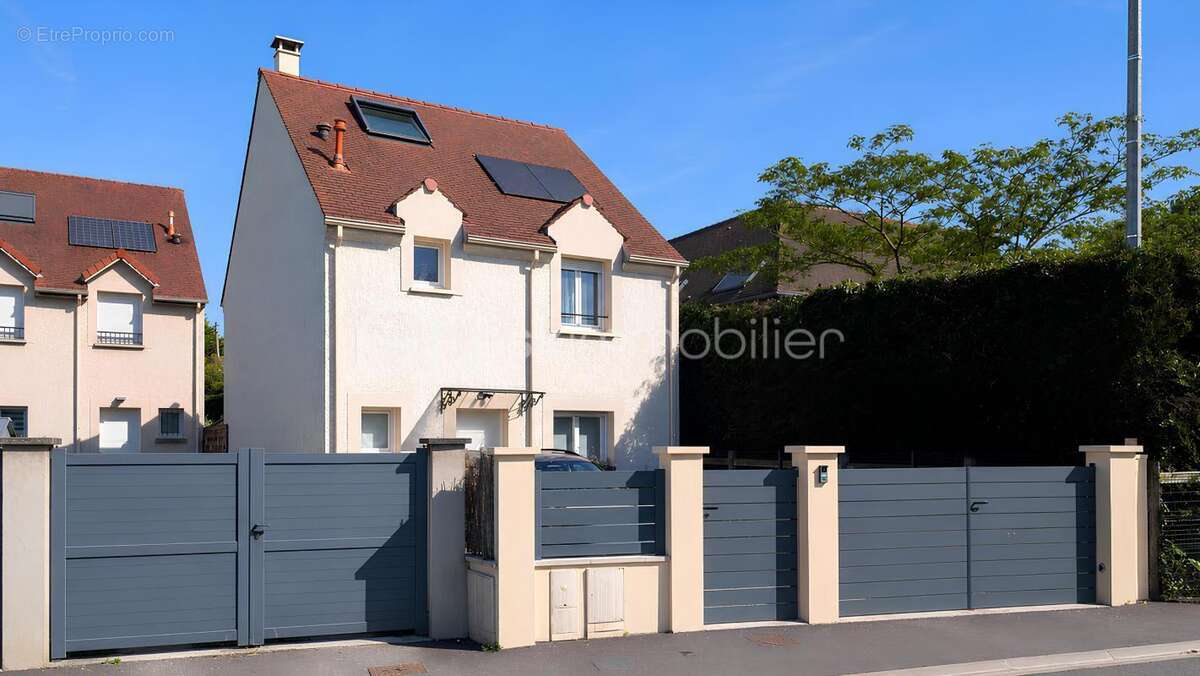 Maison à SAULX-LES-CHARTREUX