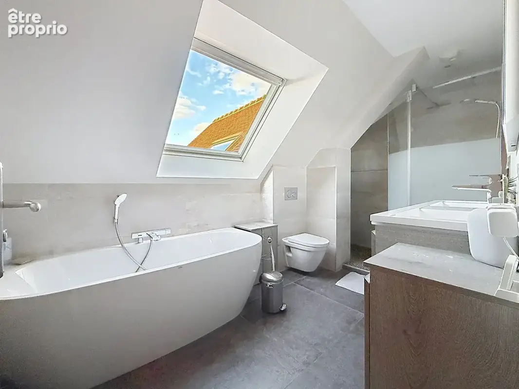COLOMBY ANGUERNY - Maison de 8 pièces sur terrain de plus de 1 300 m2 - photo 4