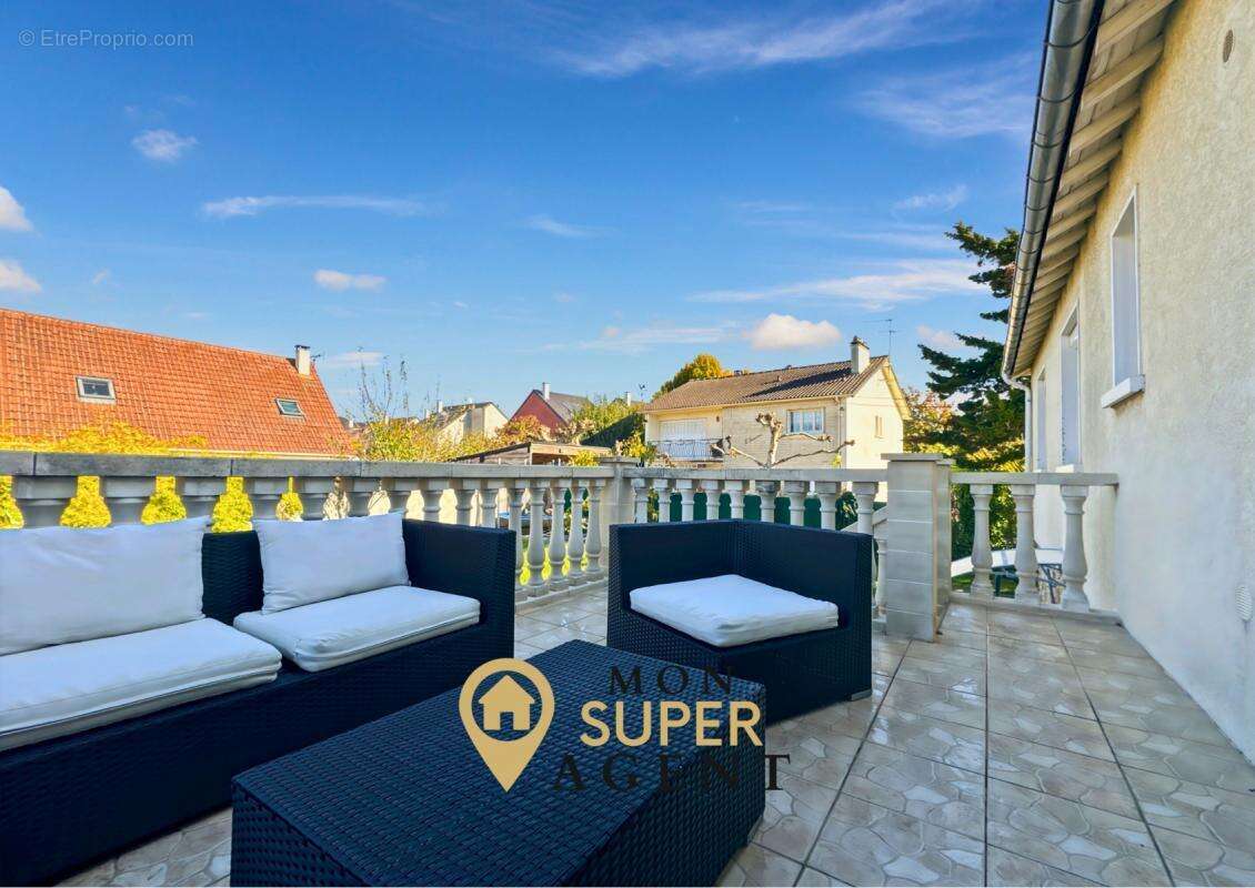 Maison à VAUX-LE-PENIL