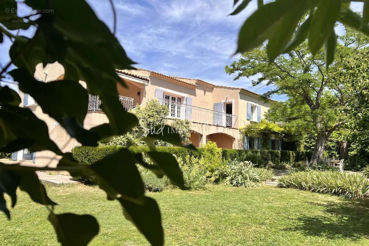 Maison à FONTVIEILLE