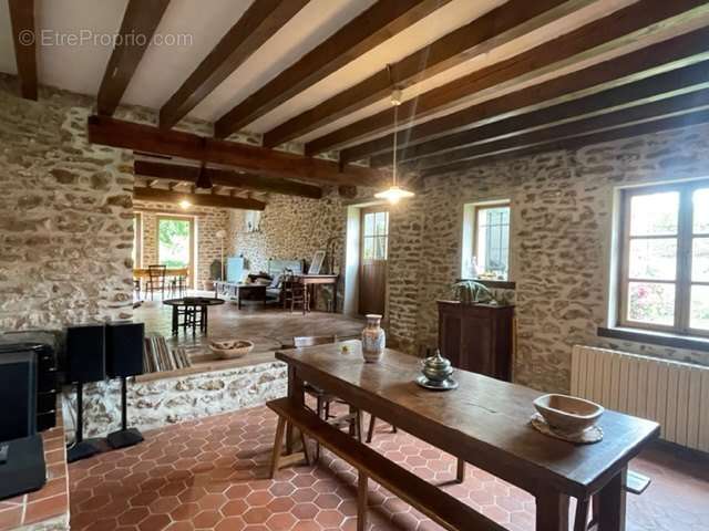 Maison à SAINT-REMY-LA-VANNE