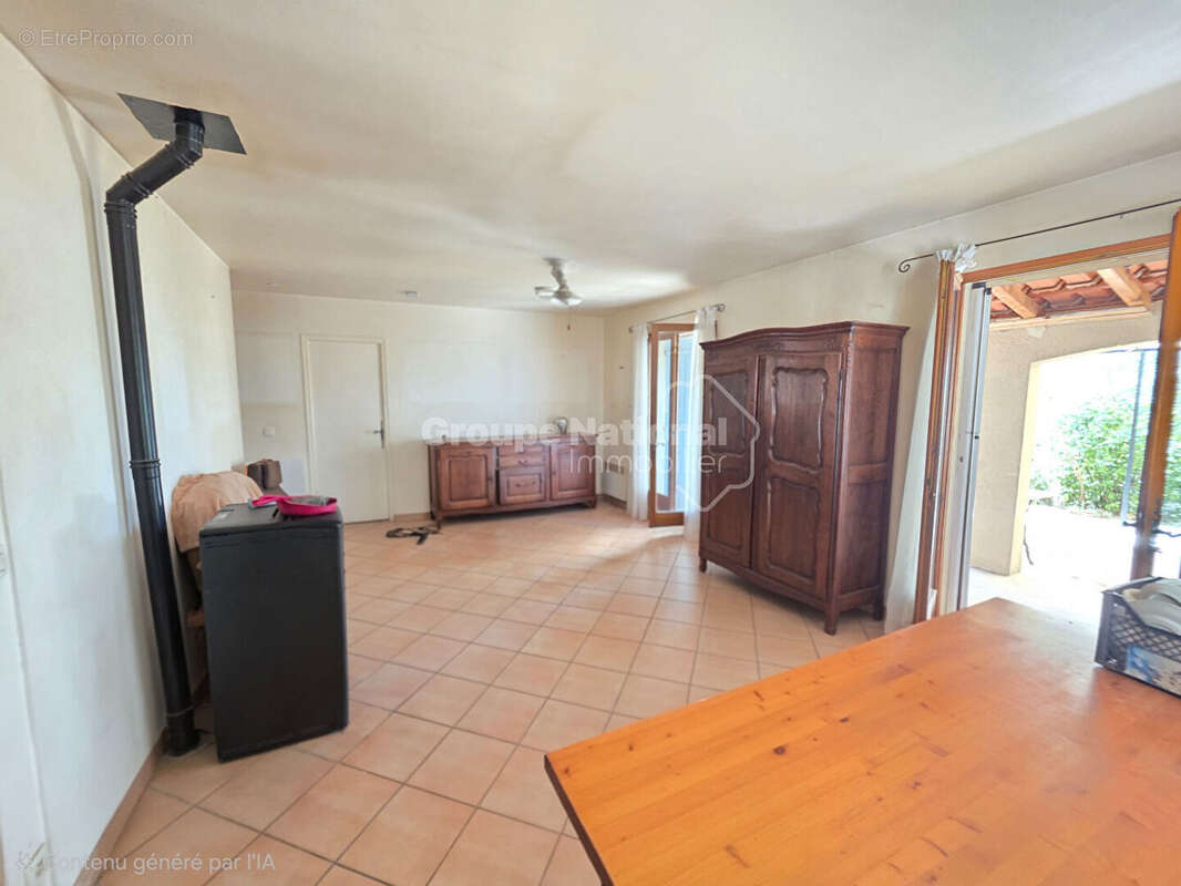 Greoux les bains  maison plain pied avec terrain de 2500m². - photo 11