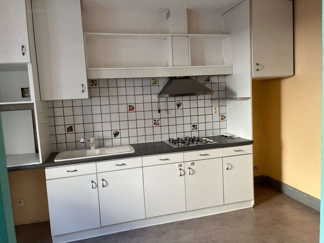 Maison à COURS-LA-VILLE