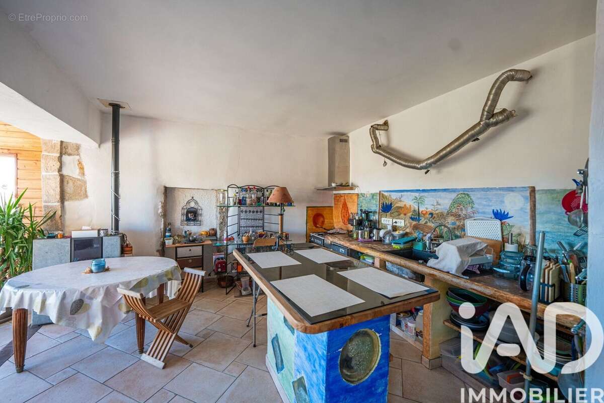 Maison 131 m² à Saint-Julien-Du-Serre  - photo 8