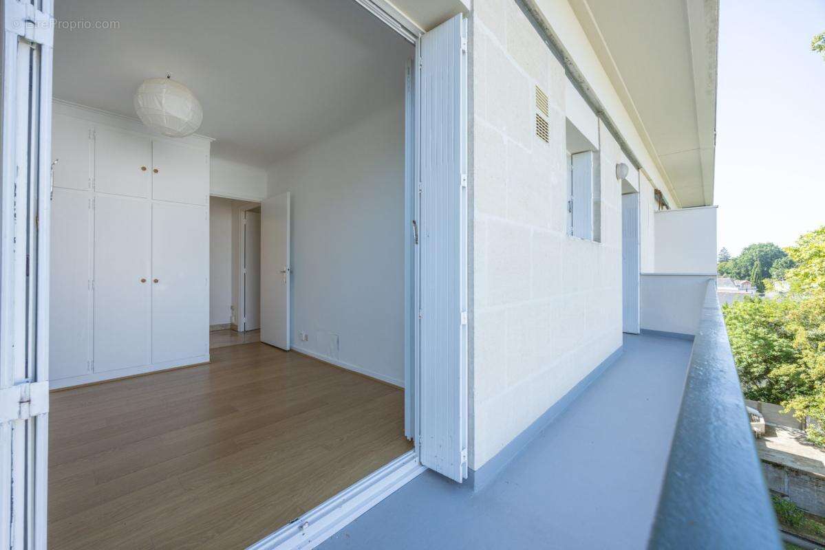 T4 en dernier étage de 97 m² - photo 6