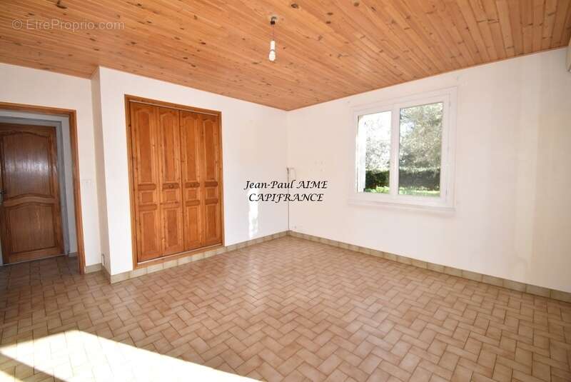 Maison à SAINT-JULIEN-DE-PEYROLAS