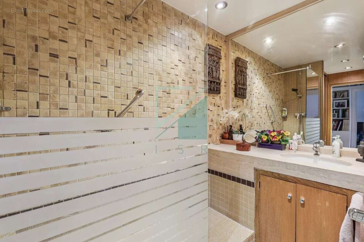 Appartement à PARIS-3E
