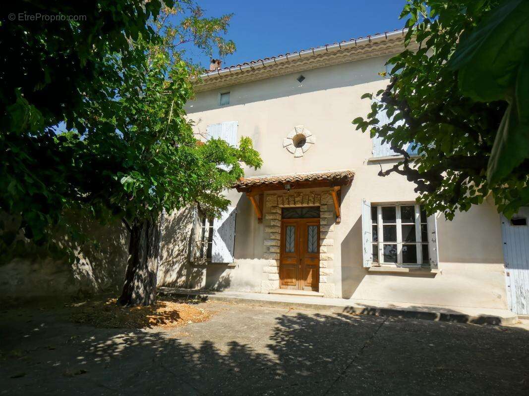 Maison à LAUDUN-L'ARDOISE