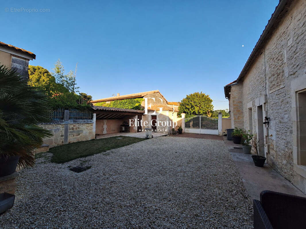 Maison à MOSNAC