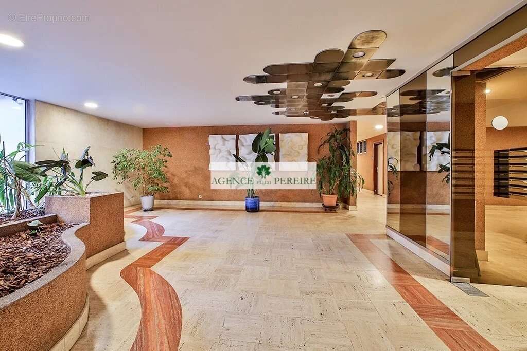 Appartement à PARIS-17E