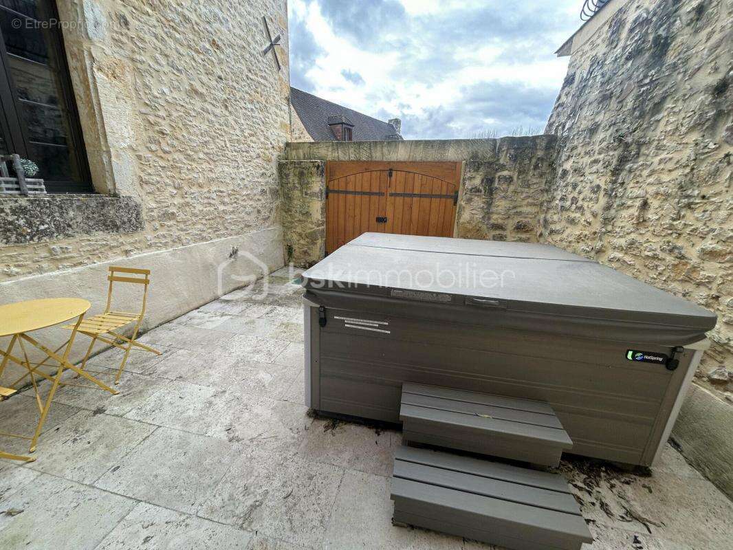 Maison à SAINT-MARTIAL-DE-NABIRAT