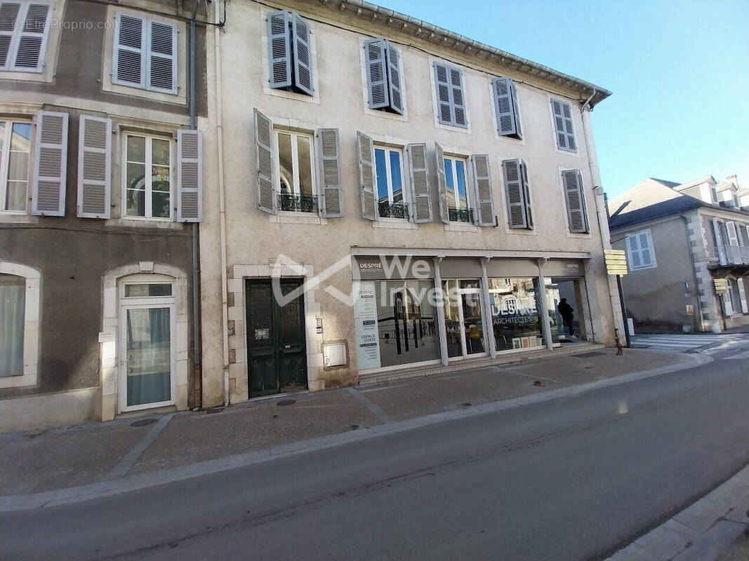Appartement à NAY
