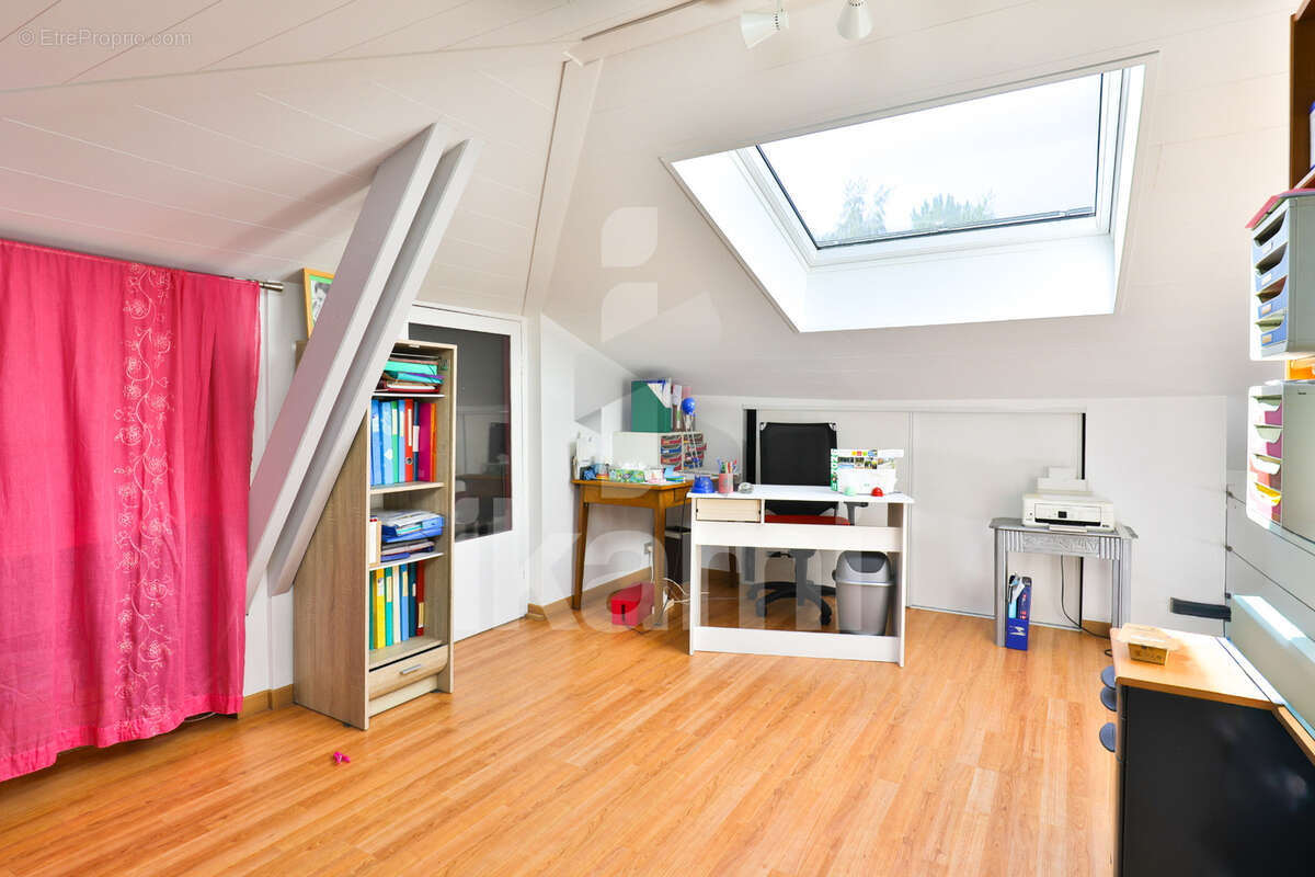 Superbe propriété avec piscine, dépendances et jardin paysager à deux pas des commodités - photo 14