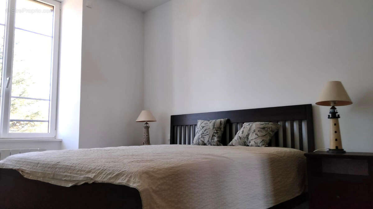 CHAMBRE - Maison à USSON-DU-POITOU