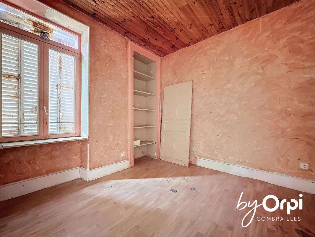 Appartement à SAINT-ELOY-LES-MINES