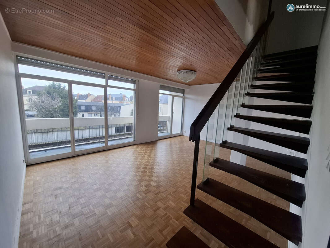 salon - Appartement à MONTLUCON