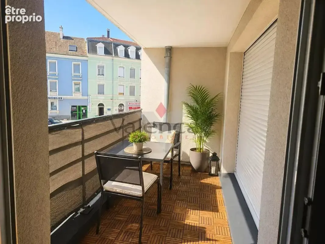 RIEDISHEIM – Superbe 3 pièces rénové avec terrasse, garage et 2 parkings - photo 3