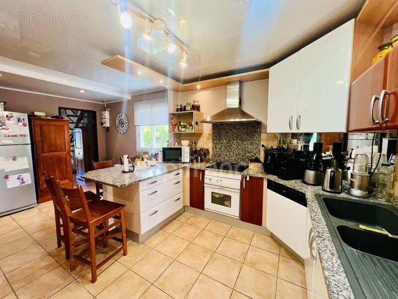 Maison à vendre 6 pièces à la Montagne secteur SAINT BERNARD (974) - photo 7