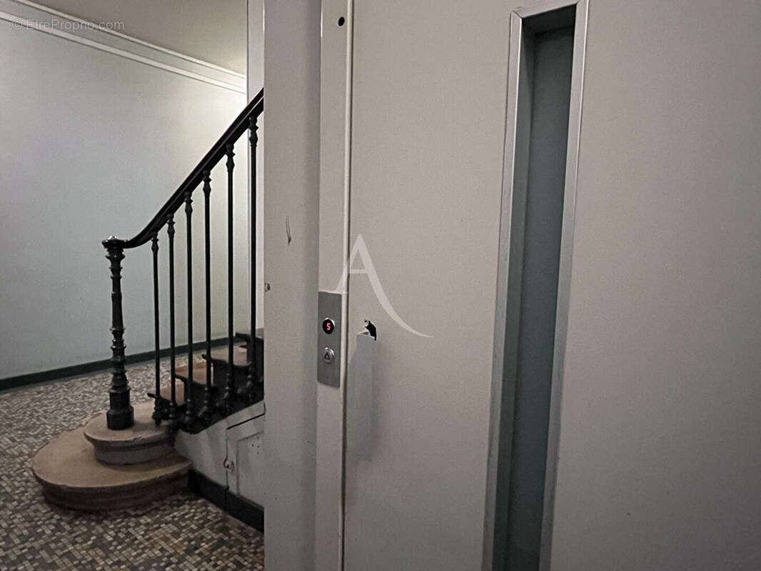 Grand studio avec cachet et fort potentiel en 2 pièces - photo 6