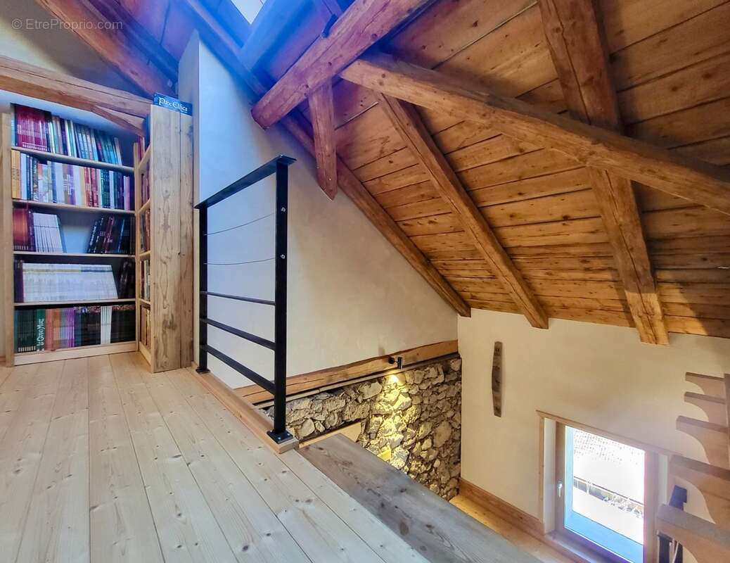 Dpt haute savoie (74), à vendre thollon-les-memises maison-gîte coeur de station - photo 12