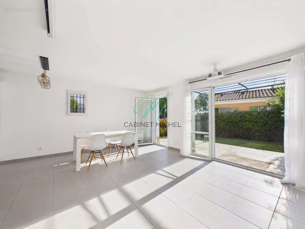 Maison à ROQUEFORT-LES-PINS