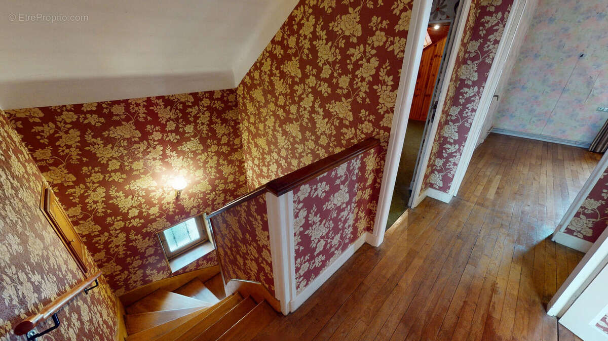 Maison à VARENNES-VAUZELLES