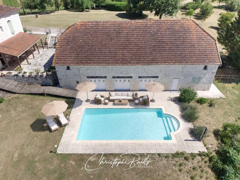 Lauzerte, propriété en pierre avec maison d’amis, piscine et vue sur 9 306 m², proche Montauban - photo 2