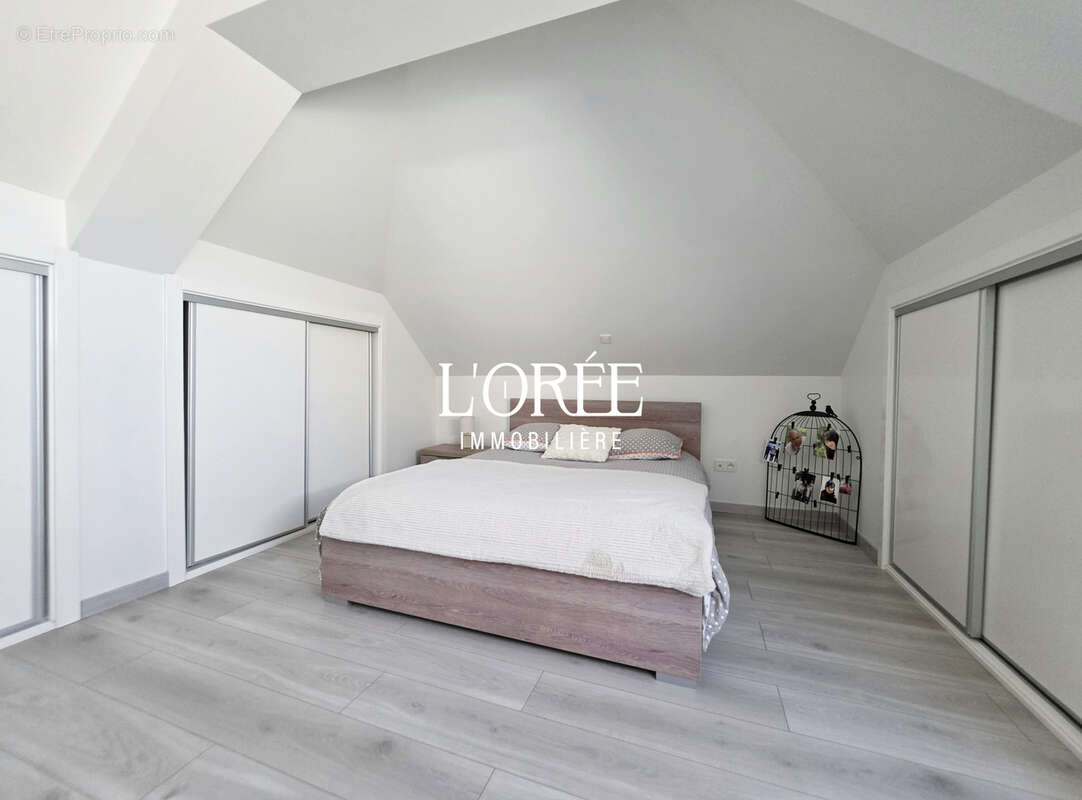 Immeuble mixte - 297 m2 - habitation + local commercial + garage double - photo 14
