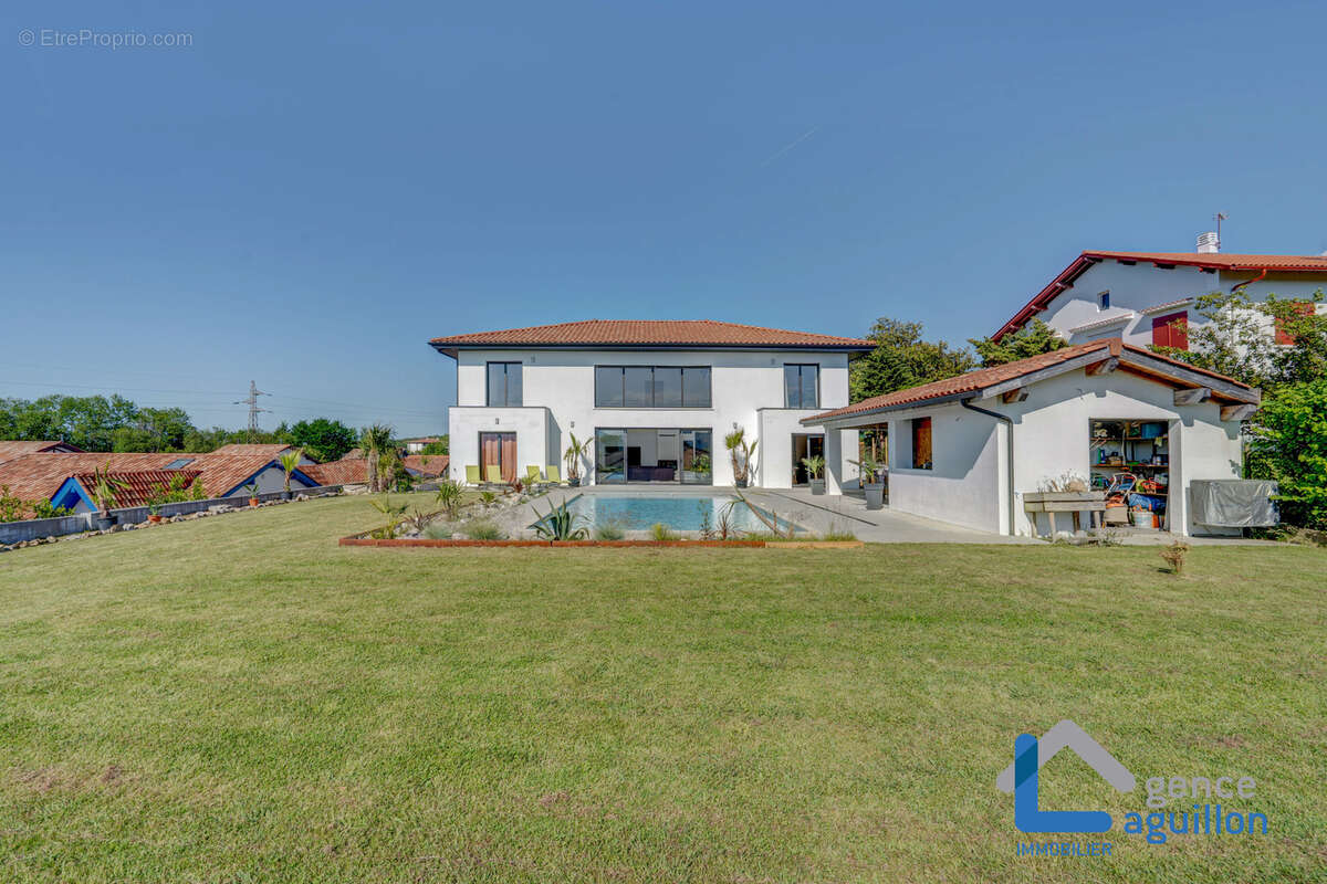 Propriété de prestige avec piscine et 2 studios indépendants à Hendaye - photo 7