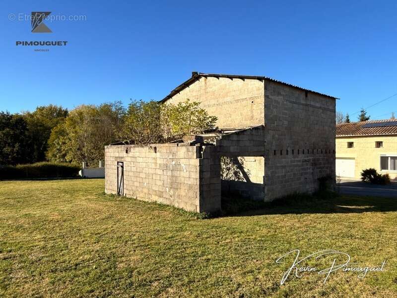 Terrain à LAMOTHE-MONTRAVEL